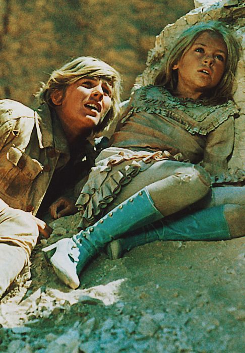 Monika Rosca jako Nel, kadr z filmu "W pustyni i w puszczy" (1973)