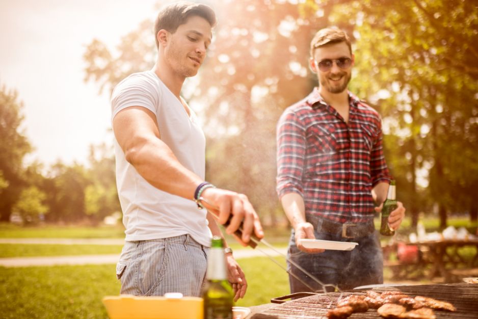 Mięso na grilla: jakie wybrać i które jest najlepsze? Podpowiadamy, jak zorganizować męskie barbecue party