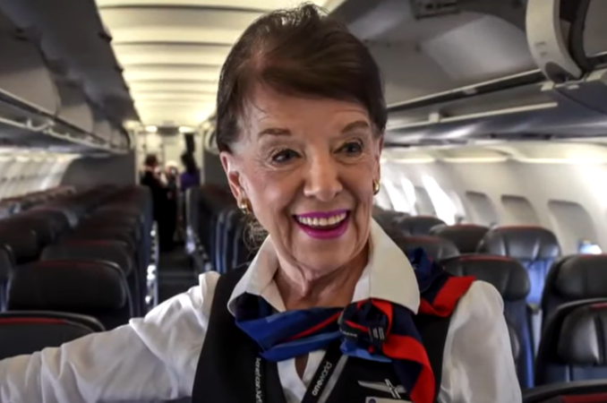 Najstarsza stewardessa świata ma 86 lat. Gdy Bette Nash zaczęła pracę nie przyjmowano dziewczyn, które ważyły za dużo albo dawano im tydzień na schudnięcie