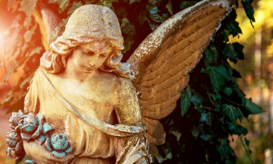 Ten anioł wspiera rodziców i macierzyństwo. Poproś go o 1 ważną rzecz