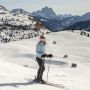 Kobieta na nartach, Dolomity, Włochy