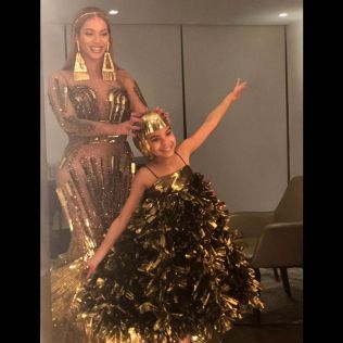 Beyonce z córką na premierze “Króla Lwa”: Blue Ivy wyrasta na ikonę stylu?