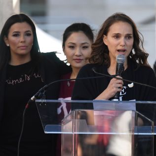 Natalie Portman podczas wystąpienia na Marszu Kobiet w Los Angeles