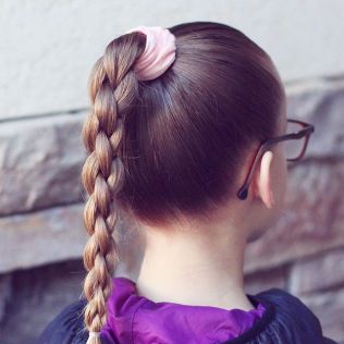 Fryzury do szkoły: modne, szybkie i szalone uczesania dla dziecka
