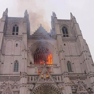 Płonie katedra w Nantes
