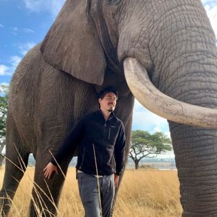 Tomek Michniewicz podczas podróży po Afryce
