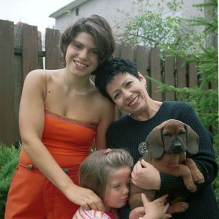 Ewa Bem z córkami, czerwiec 2000