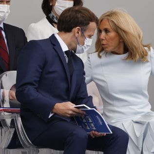 Wielka wpadka Brigitte Macron na paradzie z okazji Dnia Bastylii - "Pocałunek z Maską" rozwścieczył Francuzów!