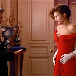 "Pretty Woman" - jak czerwona sukienka Julii Roberts zmieniła prostytutkę w księżniczkę z bajki
