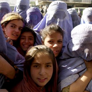 Co się stanie z kobietami w Afganistanie? Jakie piekło czeka je pod rządami talibów?[OKIEM EKSPERTA]