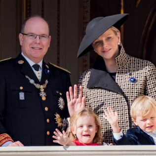 Księżna Monako z mężem i dziećmi