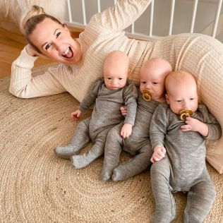 Na Instagramie pokazywała NIESAMOWITY brzuch ciążowy. Urodziła trojaczki! Jak teraz wygląda jej ciało po ciąży?
