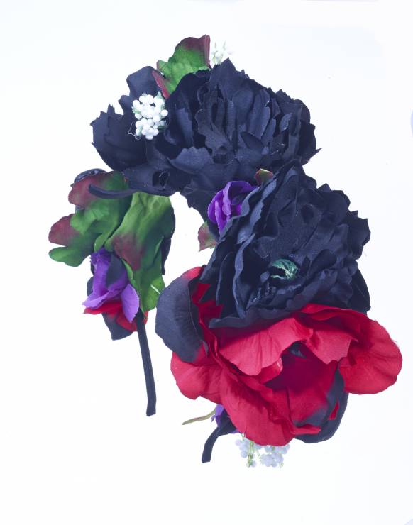 AW15_CLAIRES_black_and_red_roses_headband-62055