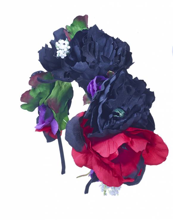 AW15_CLAIRES_black_and_red_roses_headband_1400gbp_1699eur_2890chf_6990pln-63724