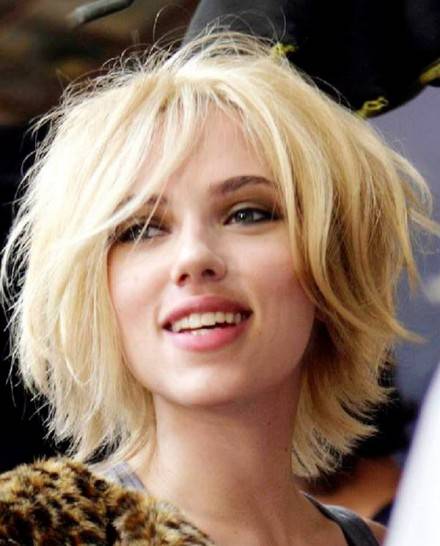 Scarlett-Johansson-Messy-Style-Short-Hair-Cut-0-440x546