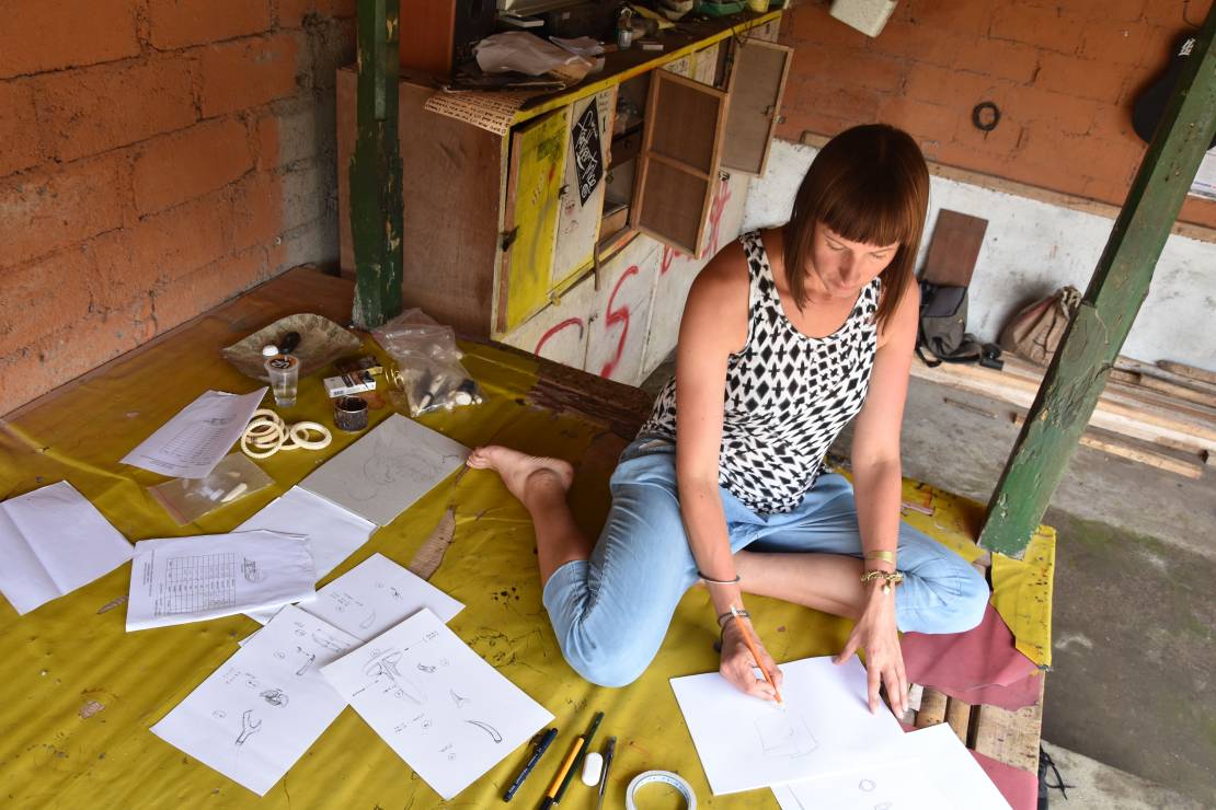 Anna Orska projektuje biżuterię na Bali