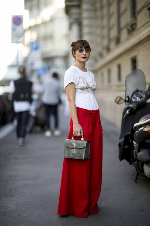 Czerwień moda uliczna lato 2017
