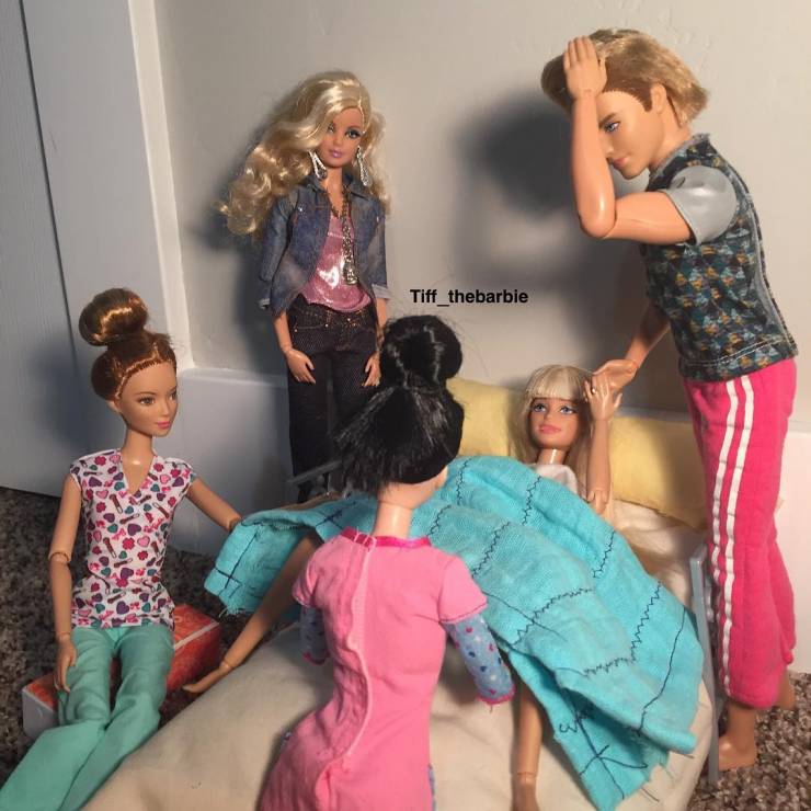 Barbie rodzi