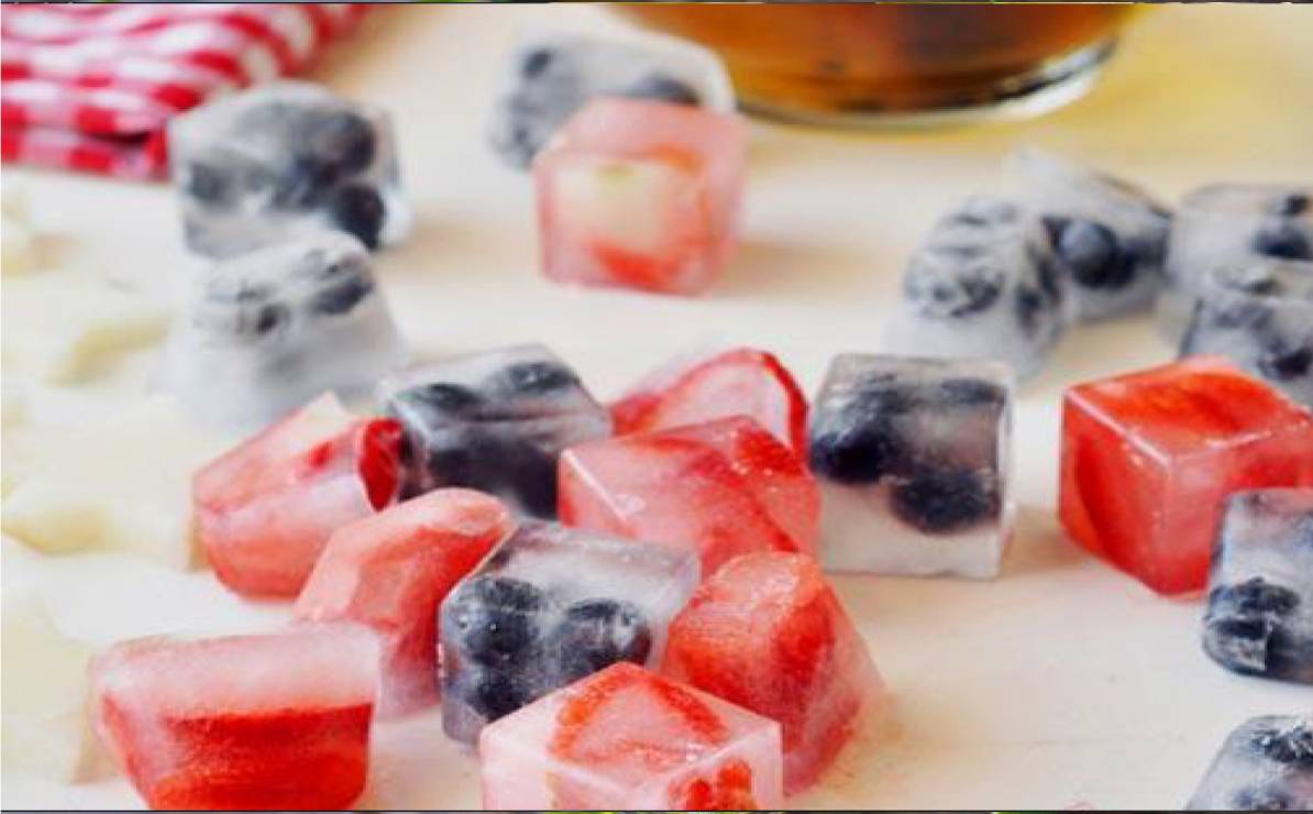 Kostki lodowe z owocami