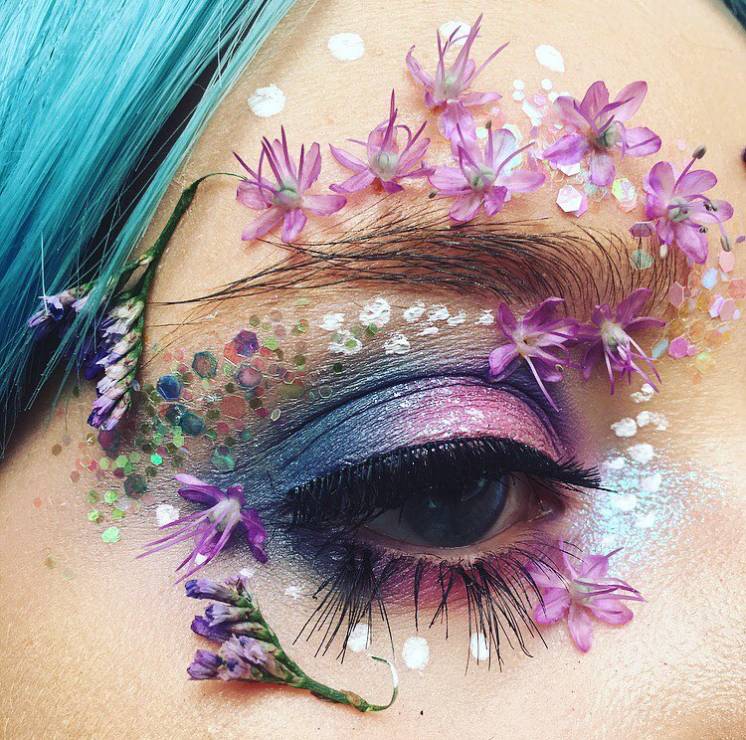 Kwiatowy makijaż oczu na Instagramie
