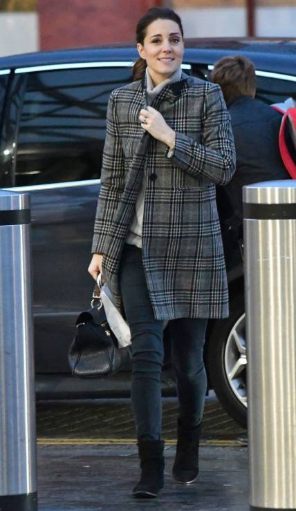 Kate Middleton w płaszczu Zara