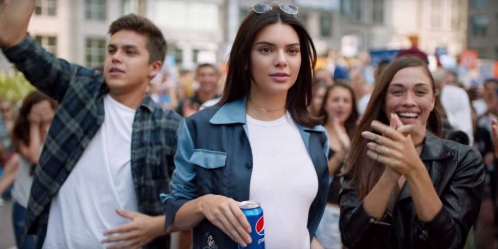 Reklama Pepsi z Kendall Jenner