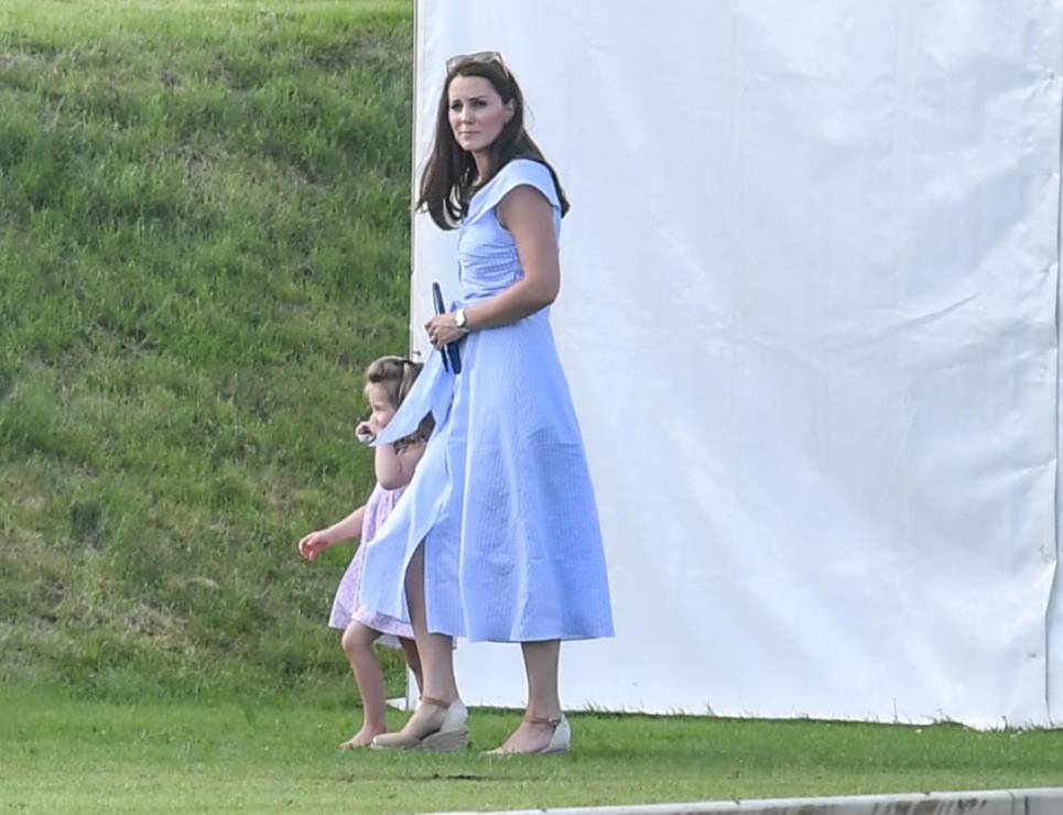 Księżna Kate w sukience Zara