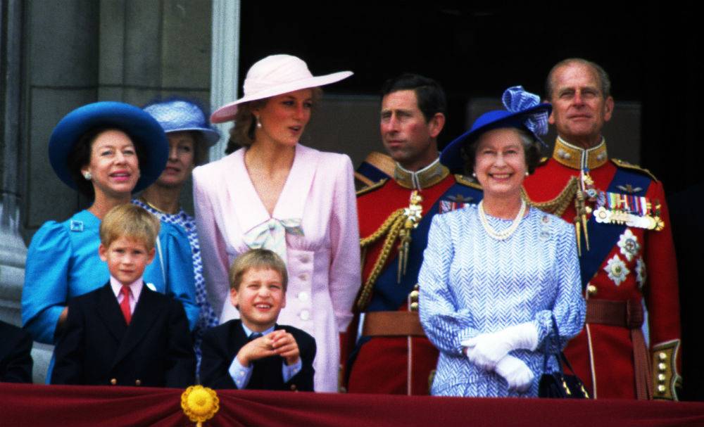 Księżna Diana, królowa Elżbieta, książę Karol i książę Filip