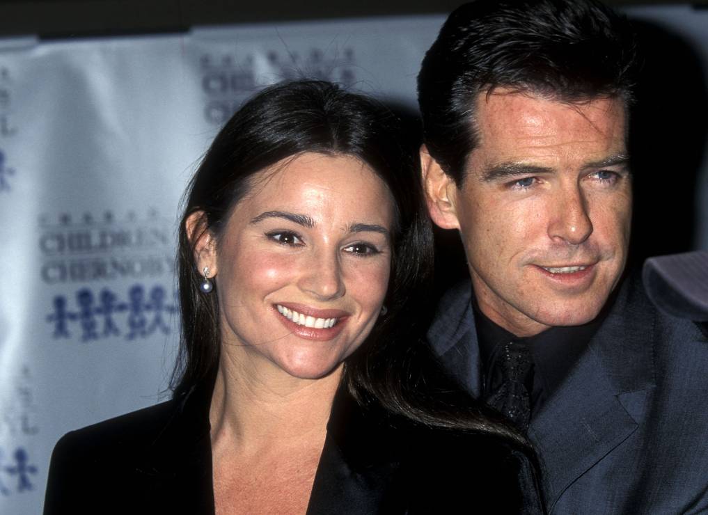 Pierce Brosnan i Keely Shay Smith w 1998 roku