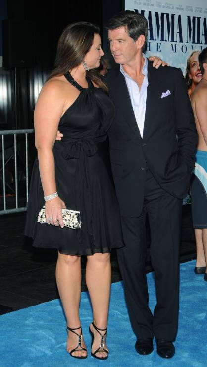 Pierce Brosnan i Keely Shay Smith w 2008 roku