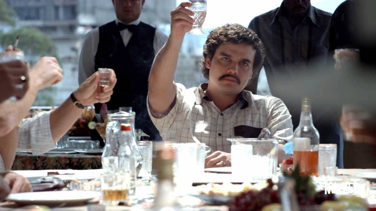 Wagner Moura jako Pablo Escobar w 1 i 2 sezonie "Narcos"