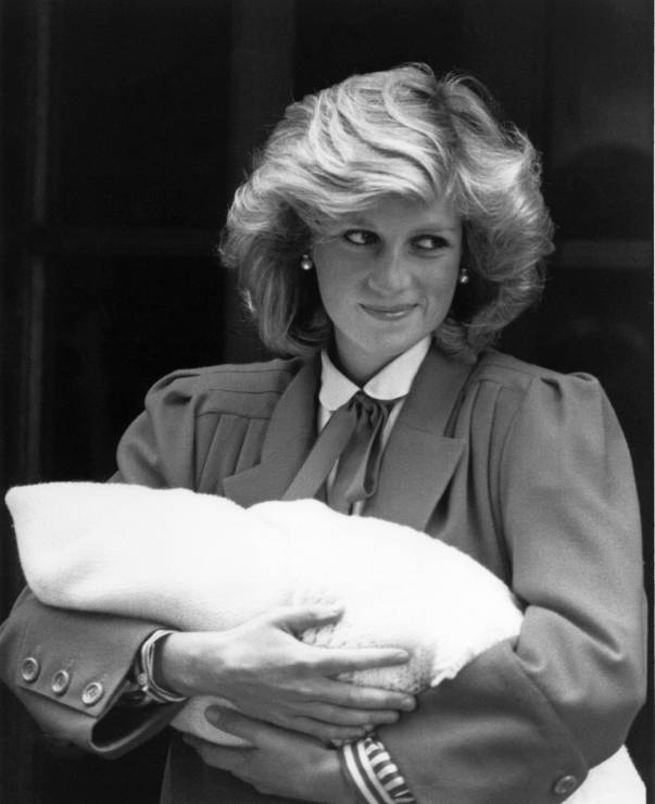 Diana po wyjściu ze szpitala po narodzinach Harry'ego, 1984 rok.