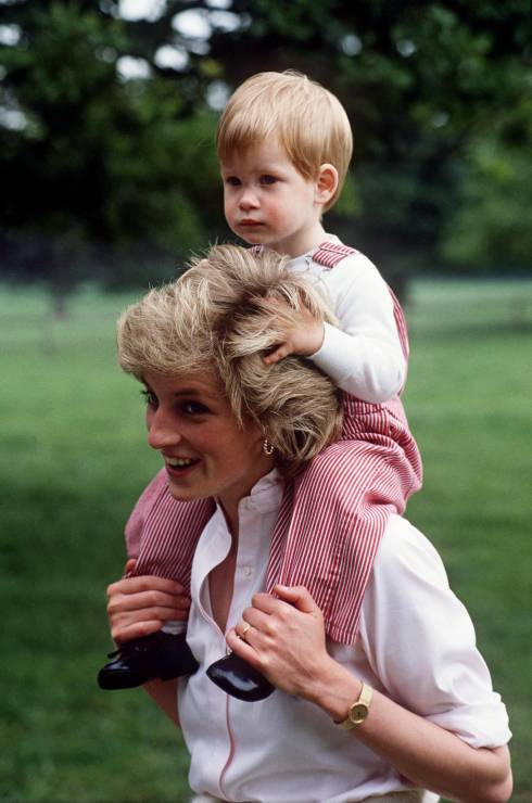 Księżna Diana i książę William w posiadłości w Highgrove, 1989 rok.