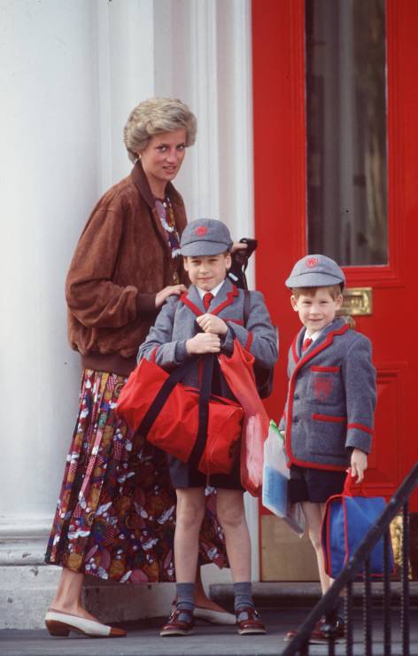 Księżna Diana z dziećmi w drodze do szkoły, 1990 rok.