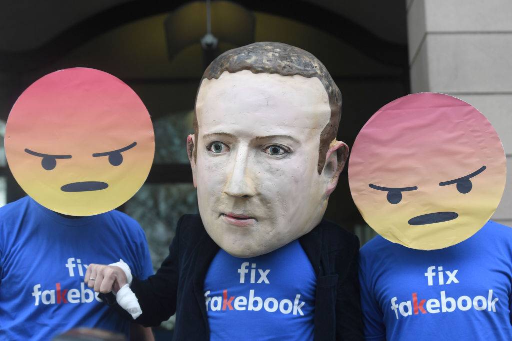 Facebook oskarżony o seksizm