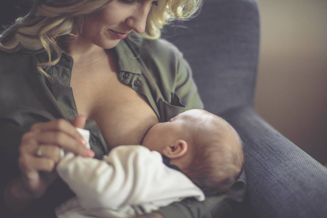 Kobiece mleko w 100% zaspokaja potrzeby dojrzewającego organizmu niemowlęcia