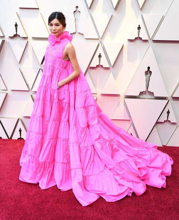 Oscary 2019 - Gemma Chan w sukience Valentino