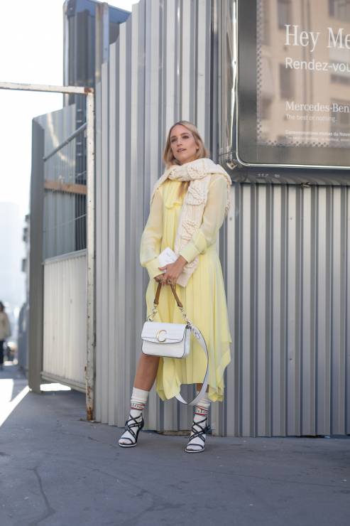 Pastelowy żółty kolor na wiosnę 2019: trendy moda wiosna 2019