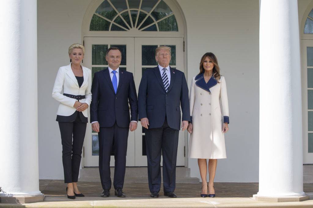 Agata Duda i Andrzej Duda podczas oficjalnego spotkania z prezydentem USA