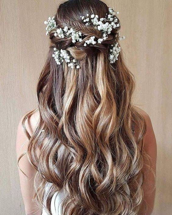 Fryzura na wesele - modne upięcie dla długich włosów