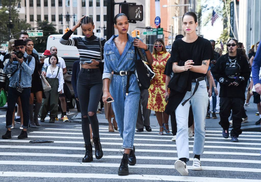 Trendy moda jesień 2019: najmodniejsze dżinsy