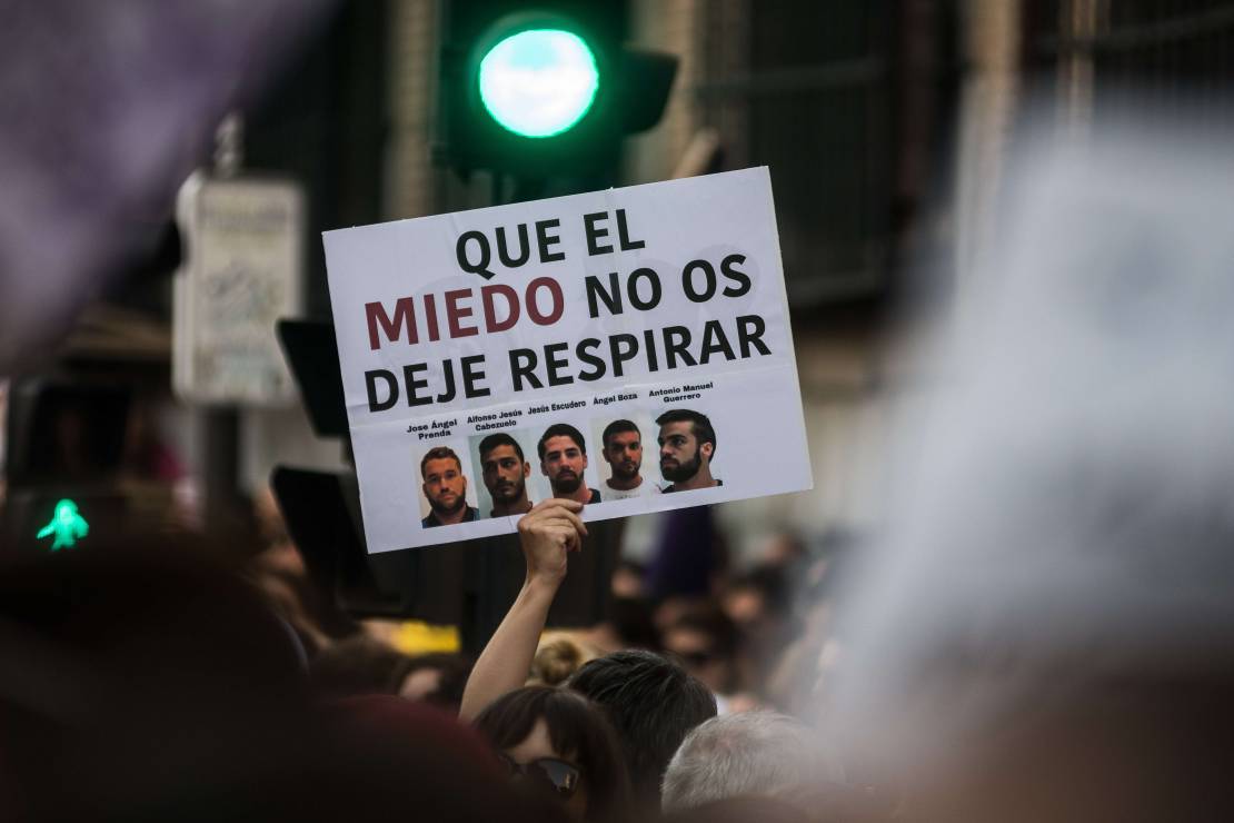 Gwałt na 14-latce był tylko "molestowaniem"? Protesty w Madrycie