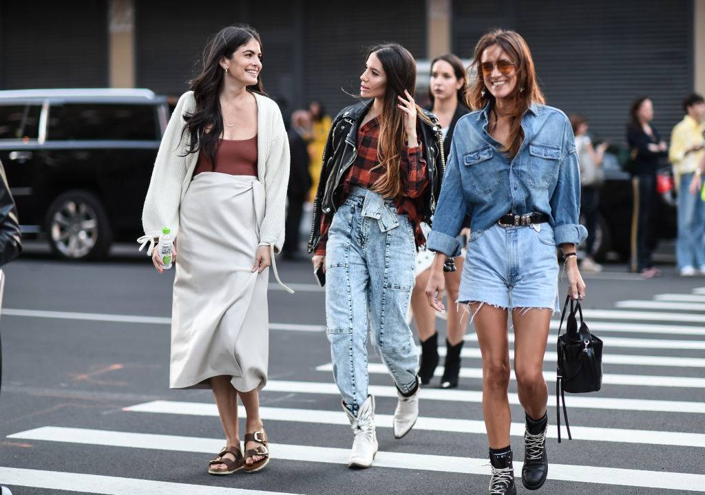 Trendy moda jesień 2019: jeansy slouchy