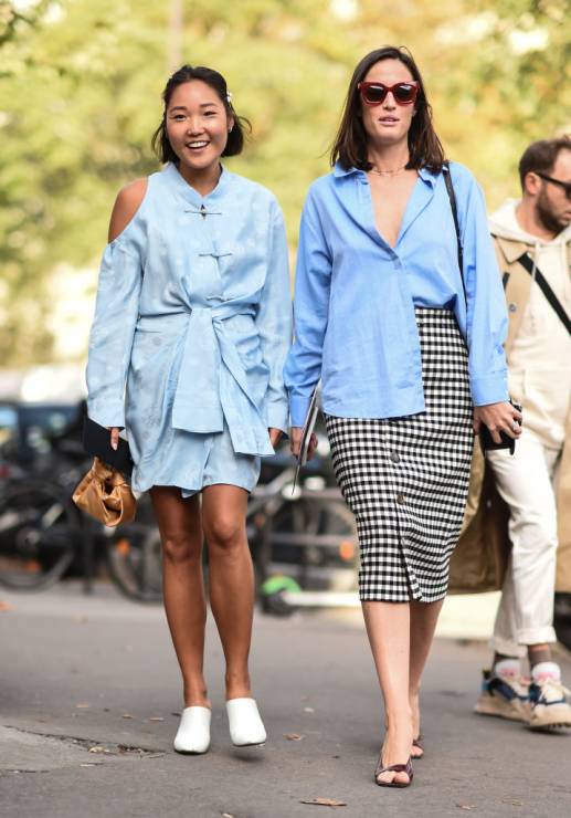 Trendy na wiosnę niebieska koszula oxford trendy moda 2020