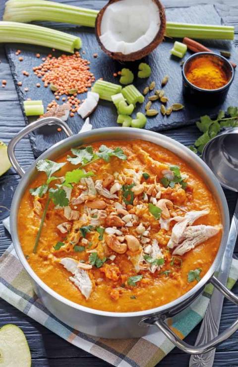 Dieta SIRT przepisy: curry z kurczaka z selerem i jarmużem