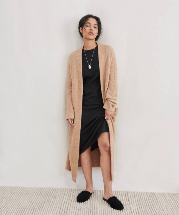 Moda na jesień 2020 - sweter jak płaszcz Jenni Kayne
