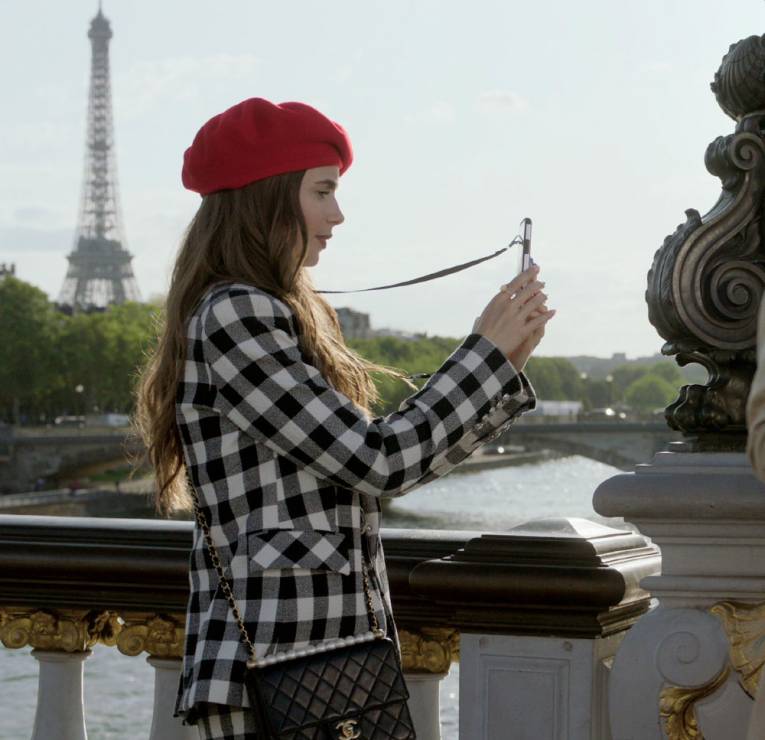 Emily in Paris - genialne stylizacje nie tylko dla paryskiej dziewczyny