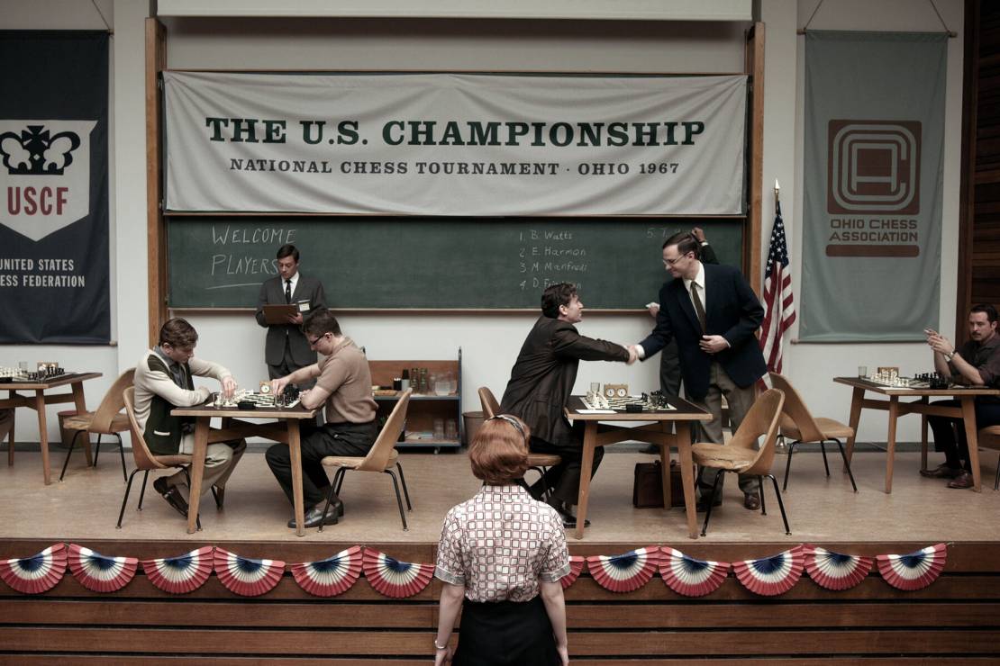 GAMBIT KRÓLOWEJ: Mimo że akcja rozgrywała się głównie w latach 60., kobietom nie pozwalano rywalizować w szachowych mistrzostwach świata aż do lat 80.
