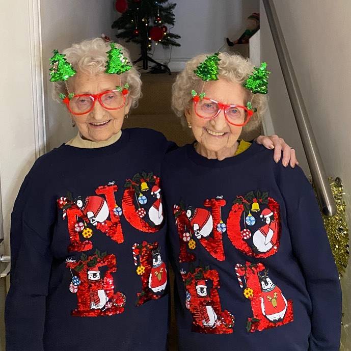 Najstarsze brytyjskie bliźniaczki: 96-letnie Doris Hobday i Lilian Cox
