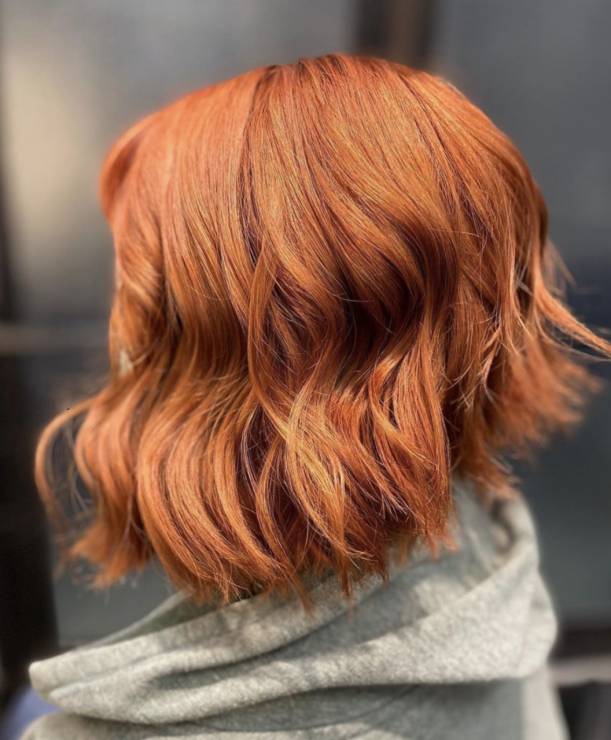 Modne kolory włosów 2021: rudy